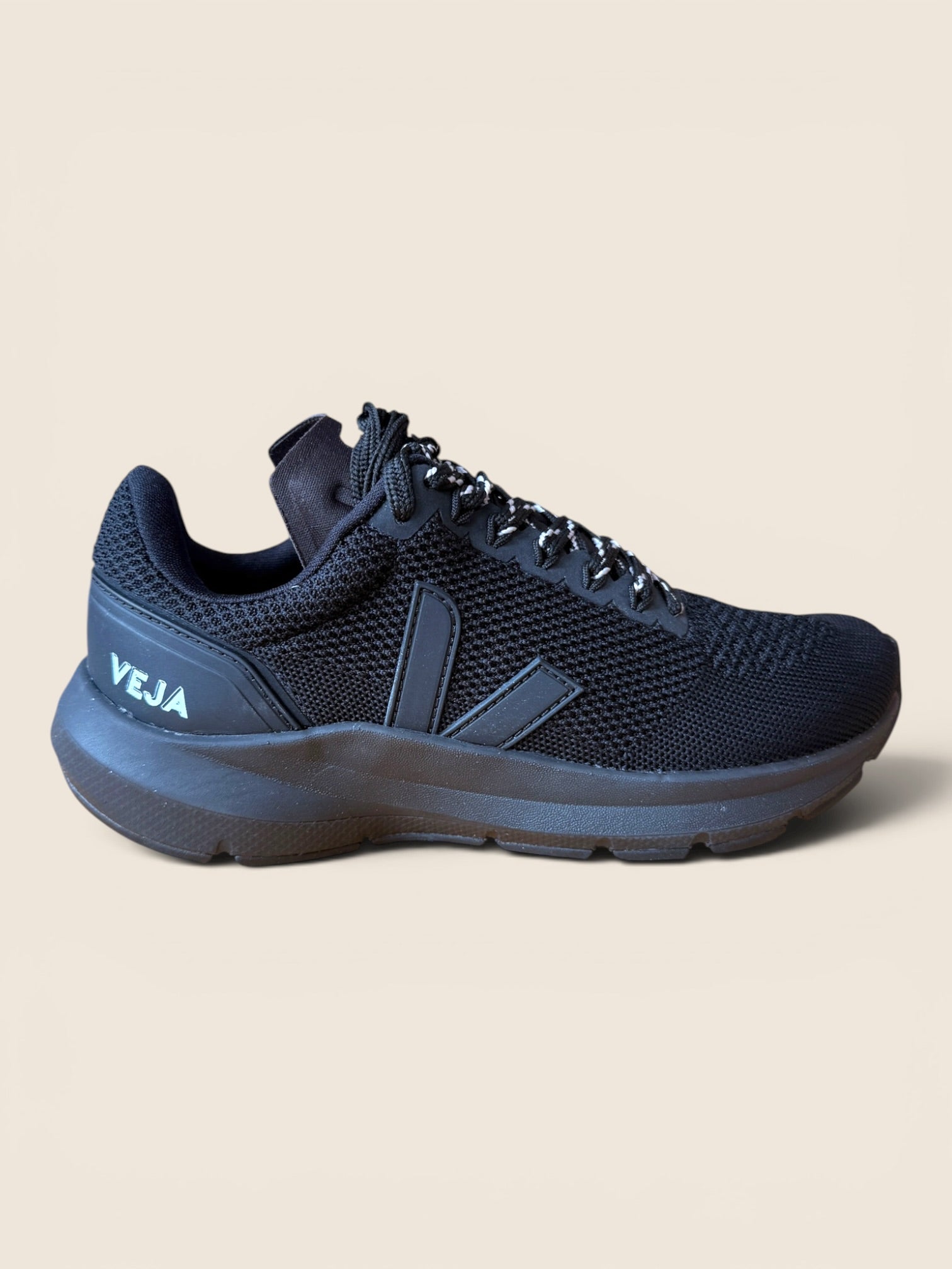 Veja Running Sneaker All Black