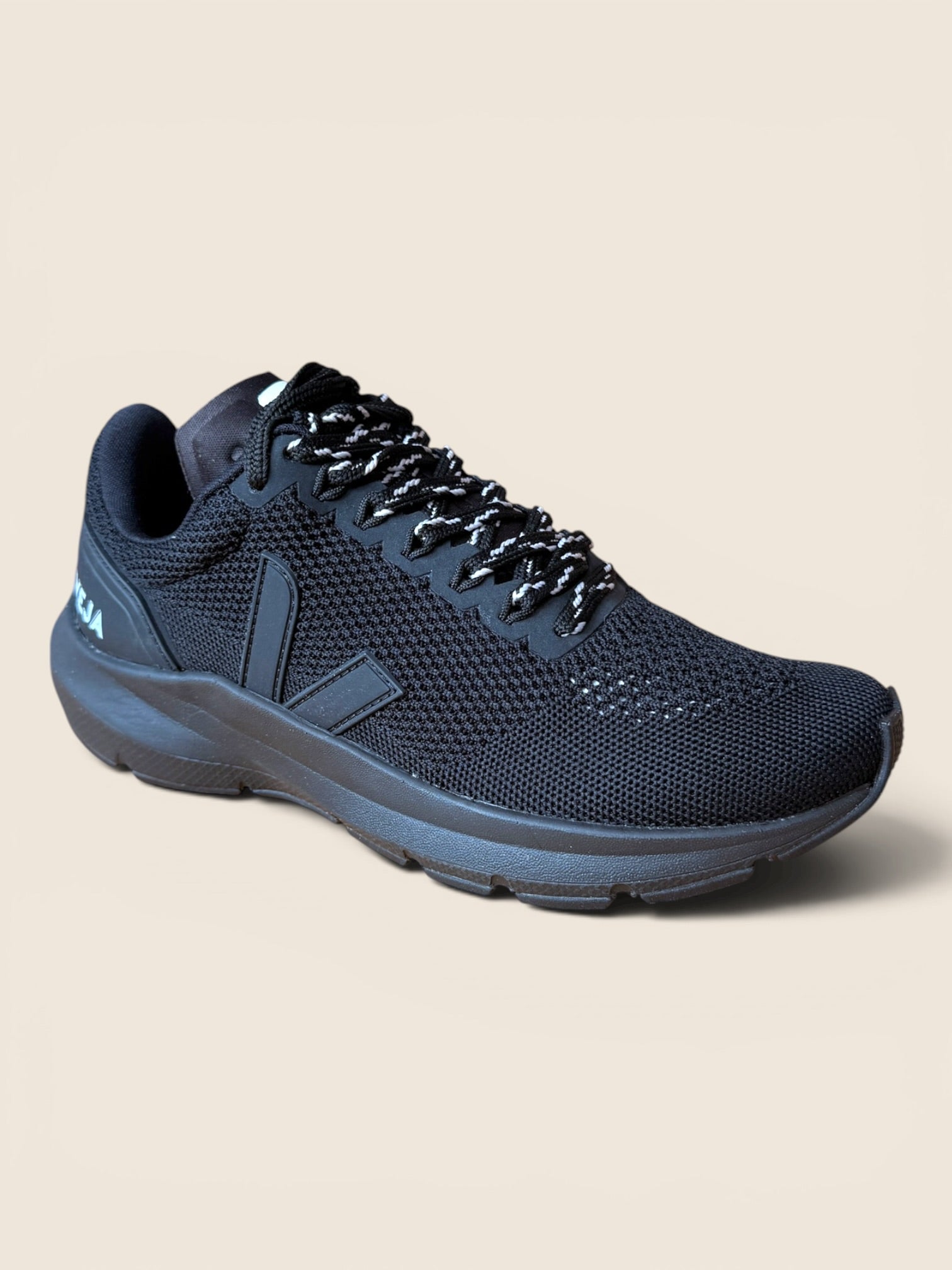 Veja Running Sneaker All Black