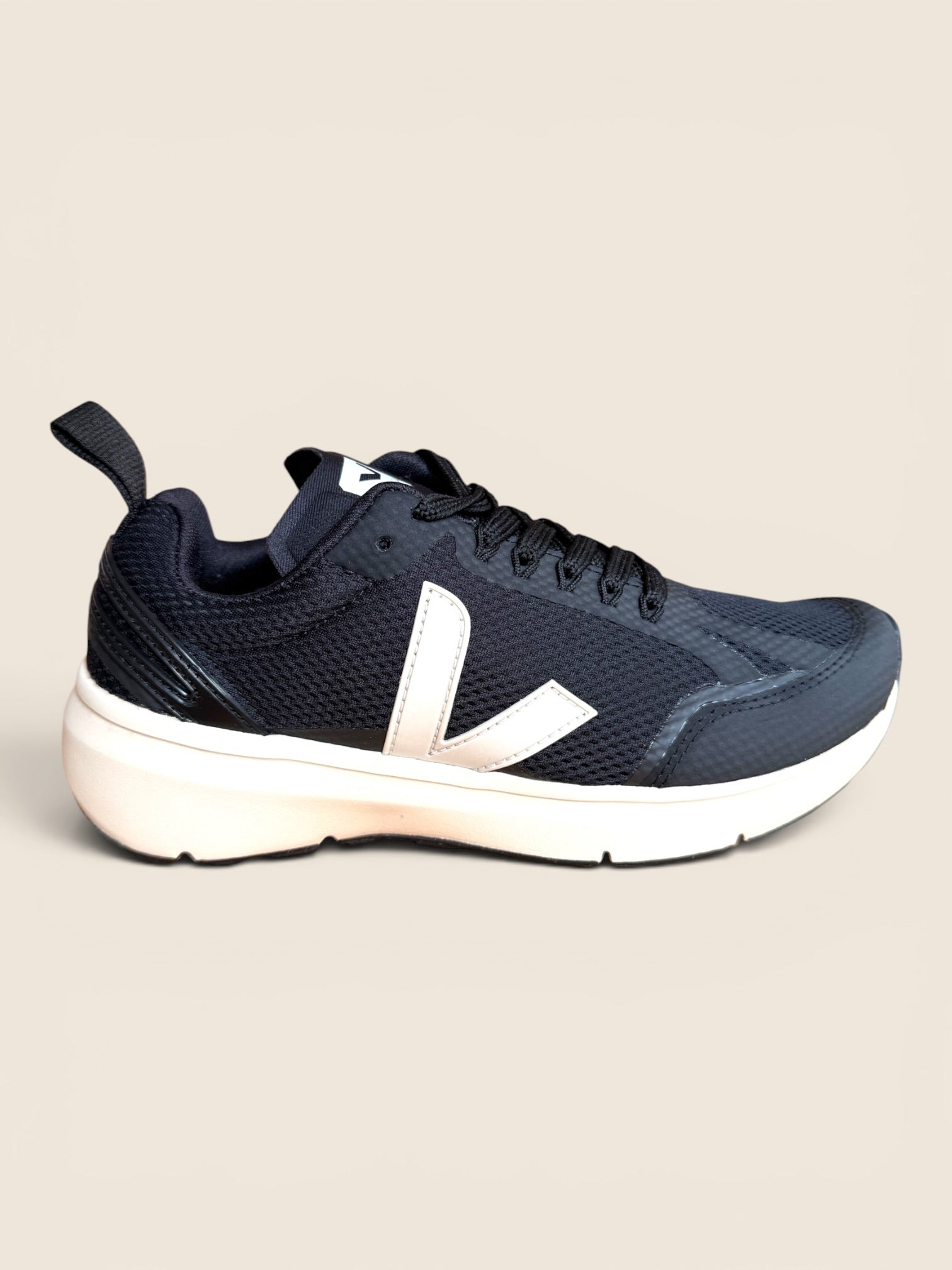 Veja Running Sneaker Schwarz/Beige