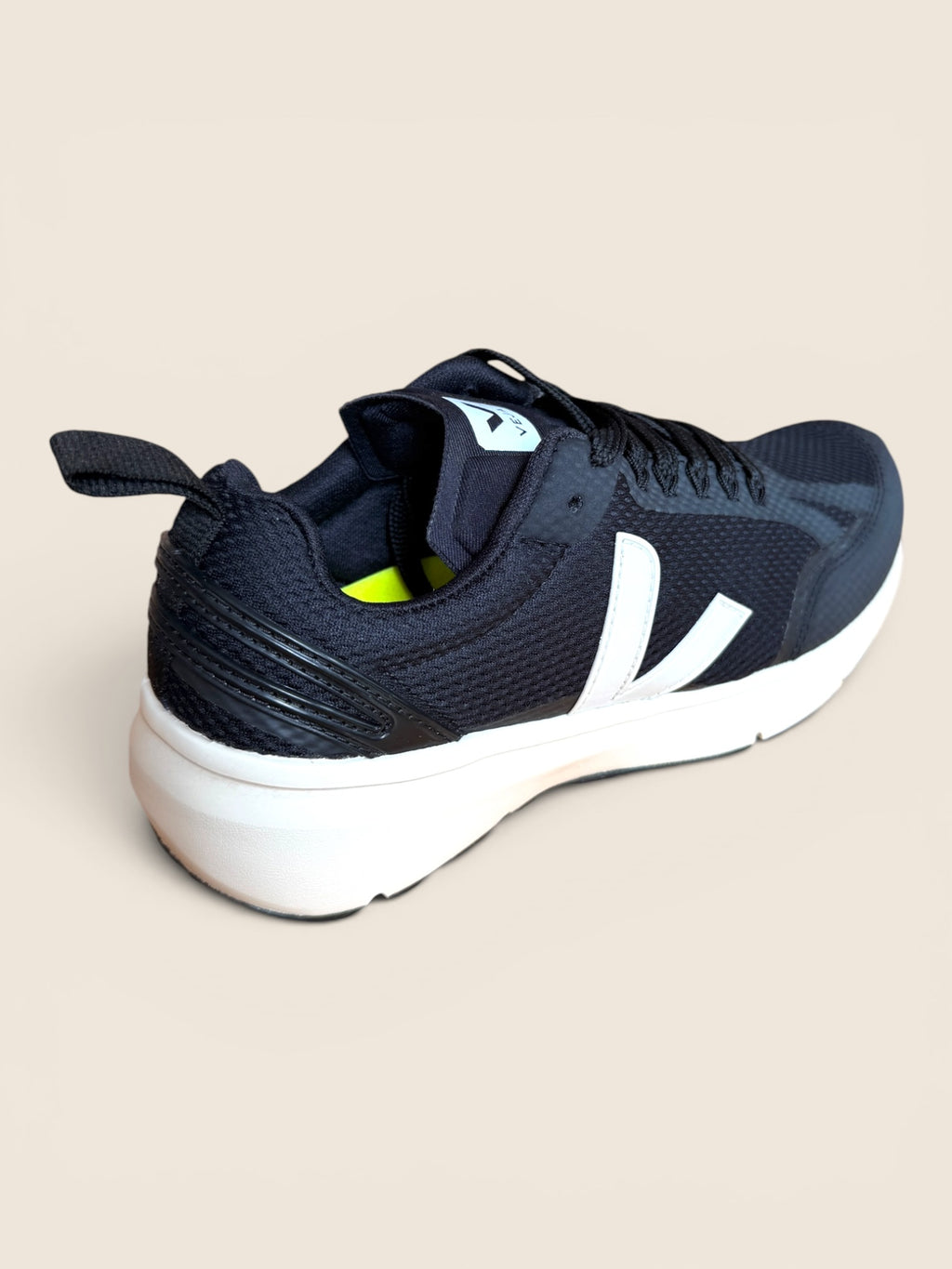 Veja Running Sneaker Schwarz/Beige