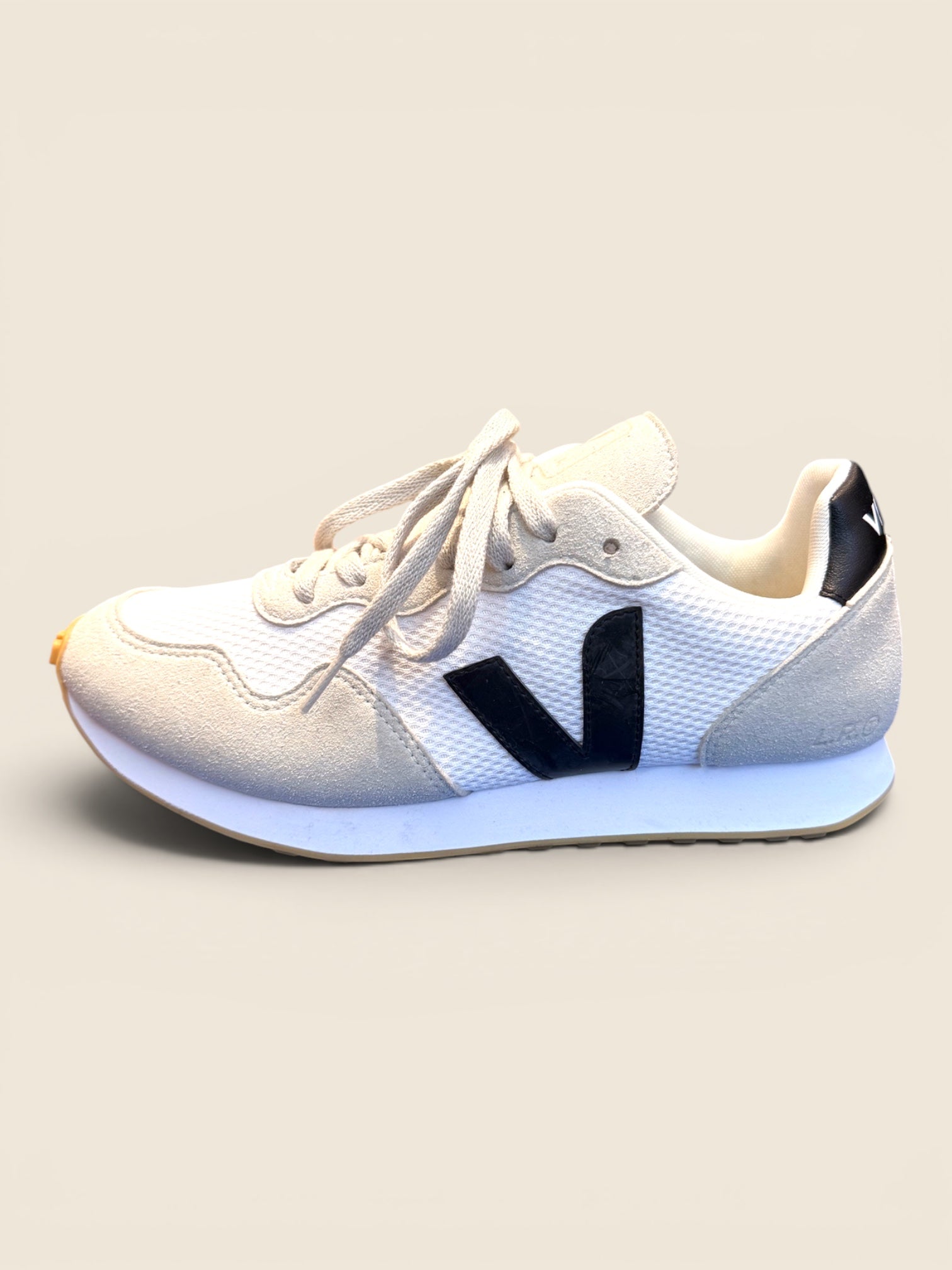 Veja Sneaker - Beige/Schwarz