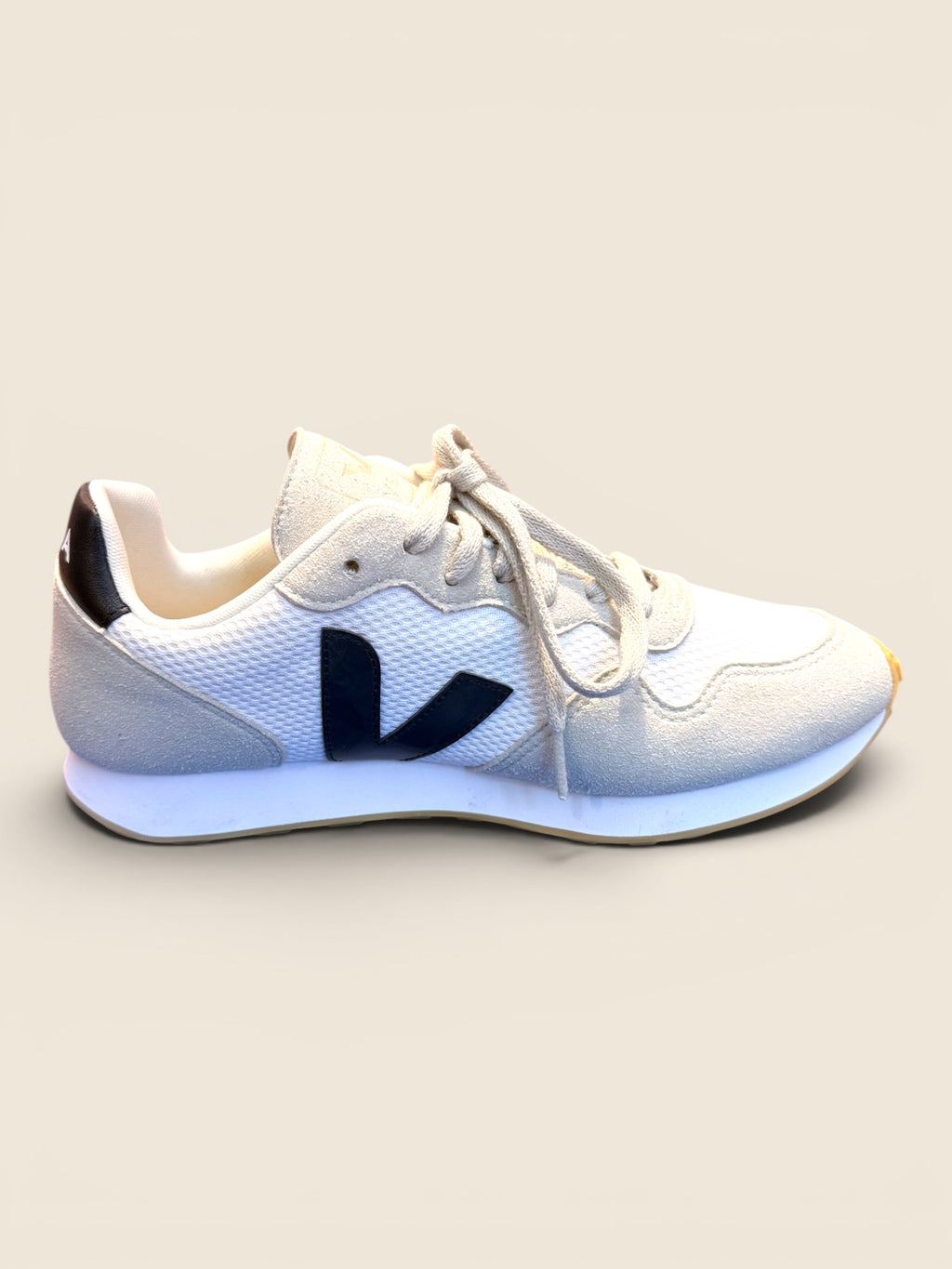 Veja Sneaker - Beige/Schwarz