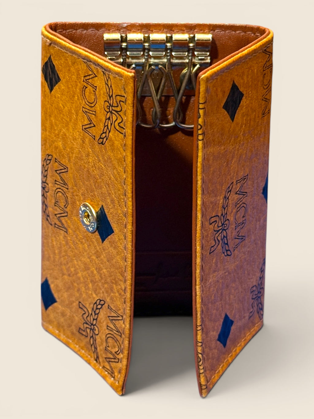 MCM Schlüsseletui - Klassiker in Cognac