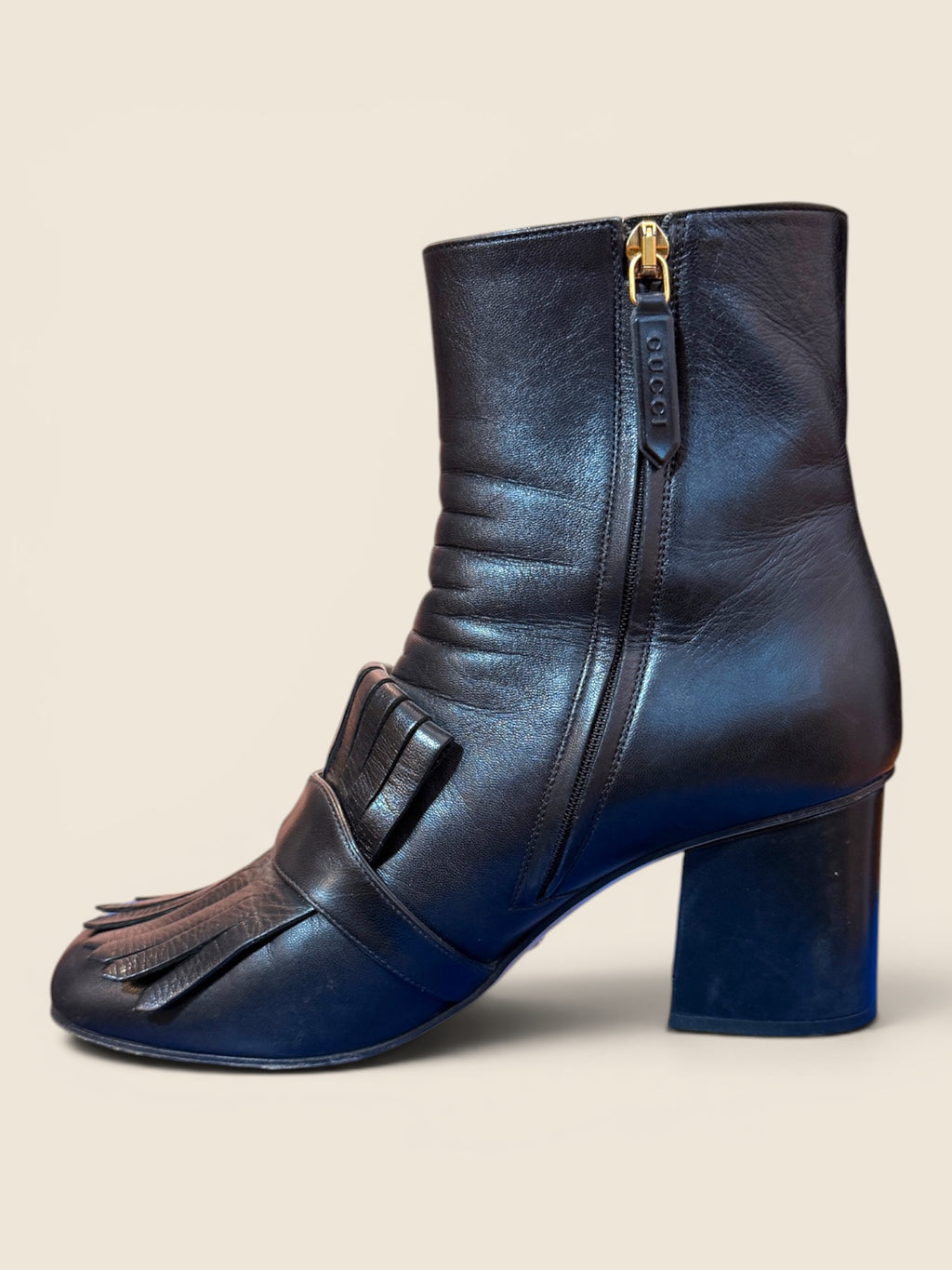Gucci Stiefelette - GG Marmont - mit Fransen in Schwarz