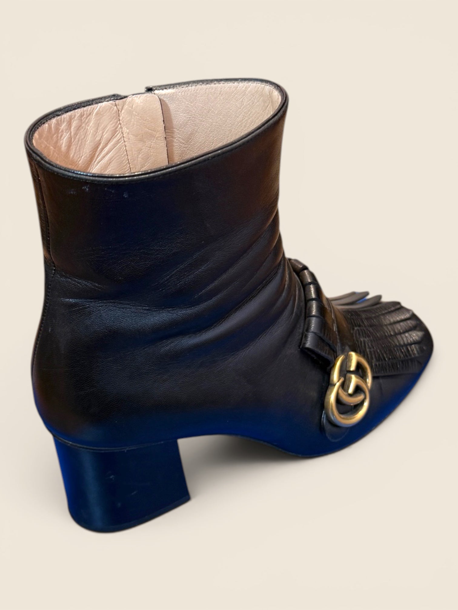 Gucci Stiefelette - GG Marmont - mit Fransen in Schwarz