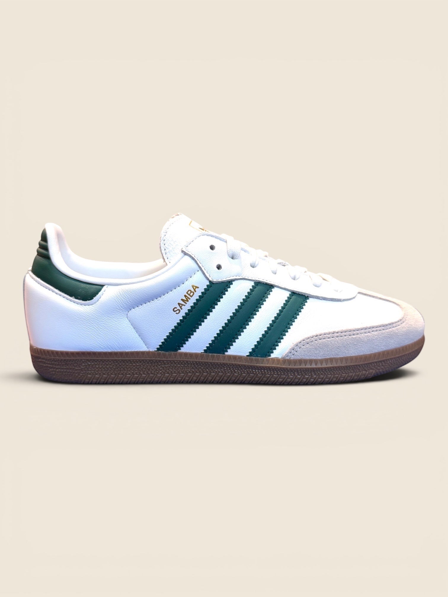ViCo Unique Potsdam | Premium Secondhand Shop Adidas Samba OG Sneaker in Weiß und Grün, Leder mit Wildleder-Overlay und Gummisohle.