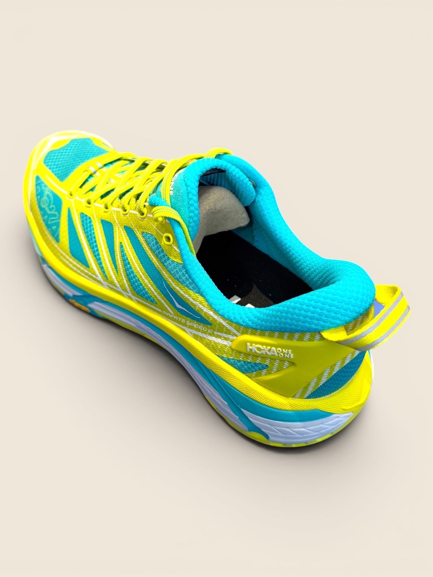 ViCo Unique Potsdam | Hoka One One Damen Laufschuhe in leuchtendem Gelb und Türkis mit Mesh-Obermaterial und Vibram-Sohle.