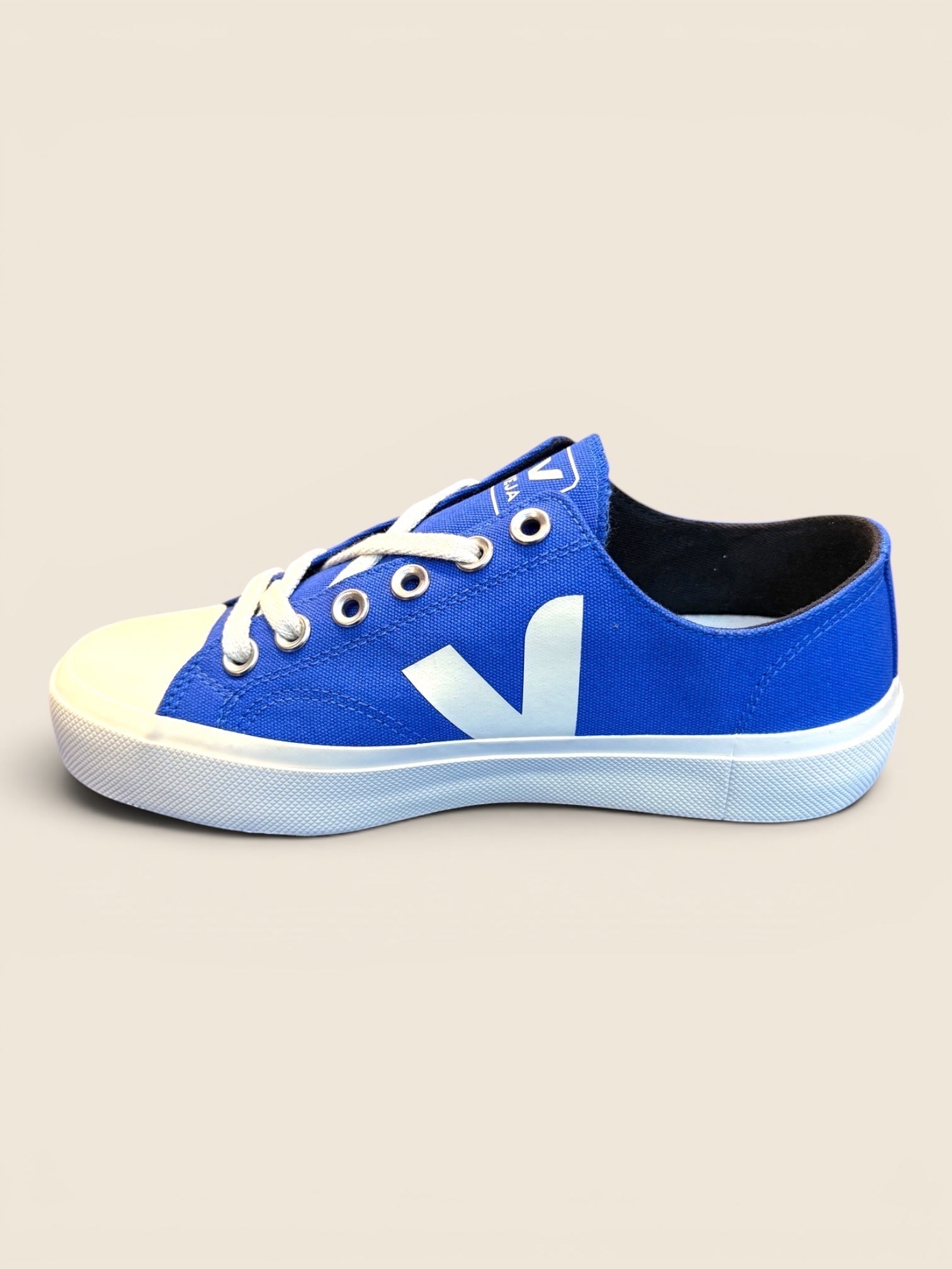 ViCo Unique Potsdam blaue Leinwand-Sneaker mit weißer Sohle und weißer Gummikappe, Logo an der Seite