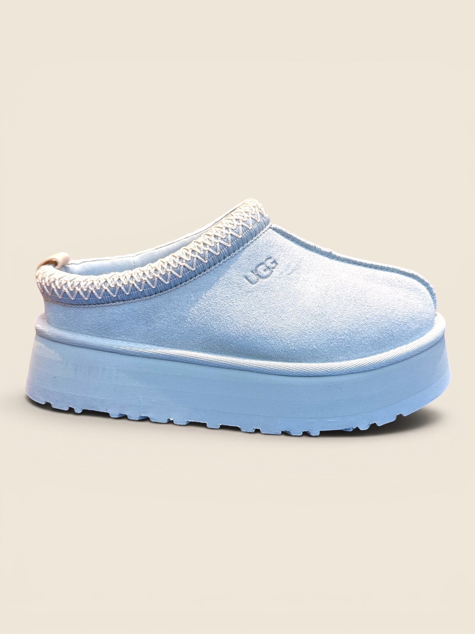 ViCo Unique Potsdam Plateau Hausschuhe aus hellblauem Wildleder mit Ziernähten und UGG Logo